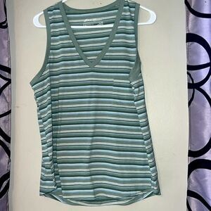 Eddie Bauer Women’s Myriad V-Neck Pocket Tank Size Medium